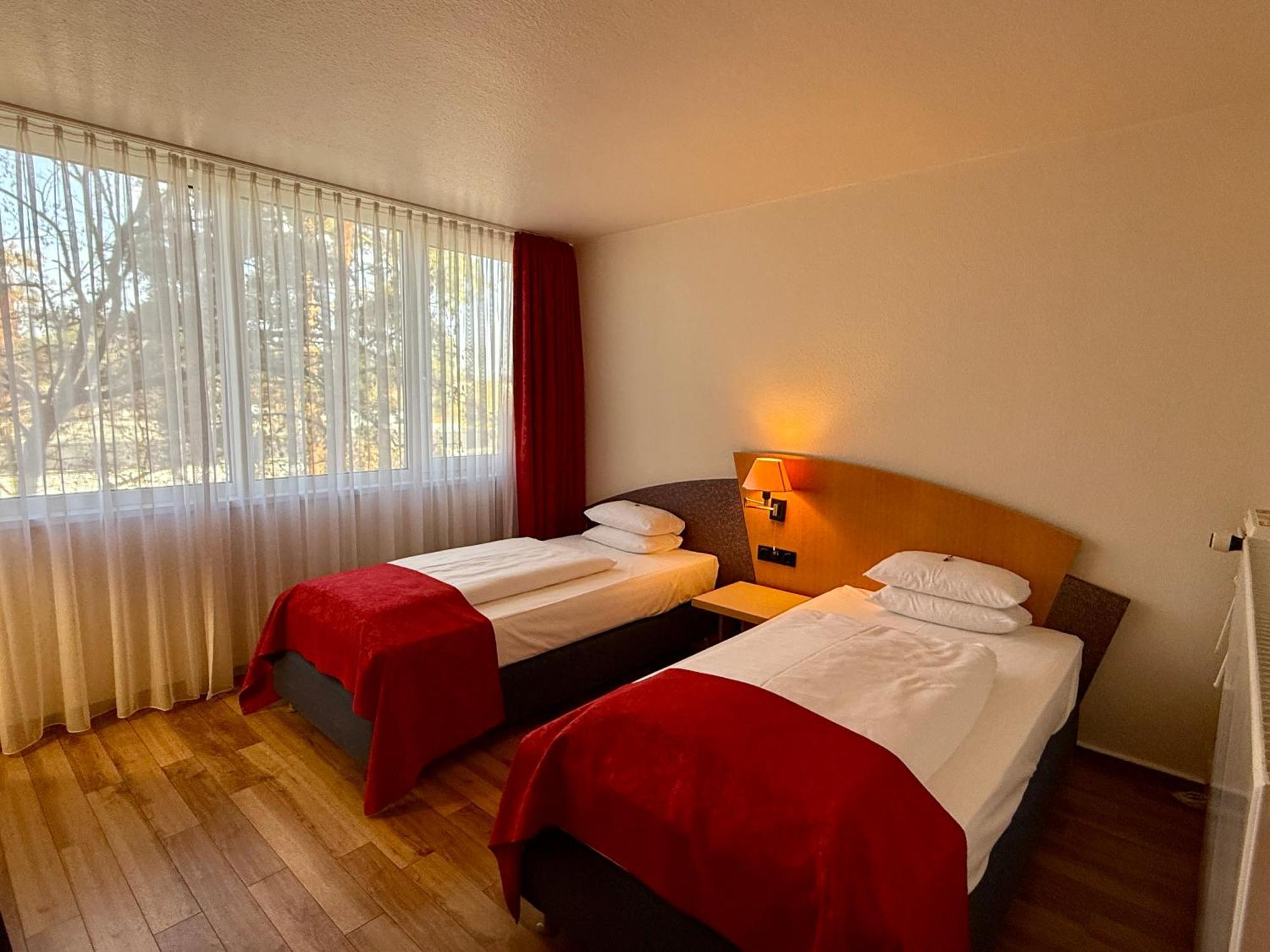 Arvena Messe Hotel Нюрнберг Екстер'єр фото
