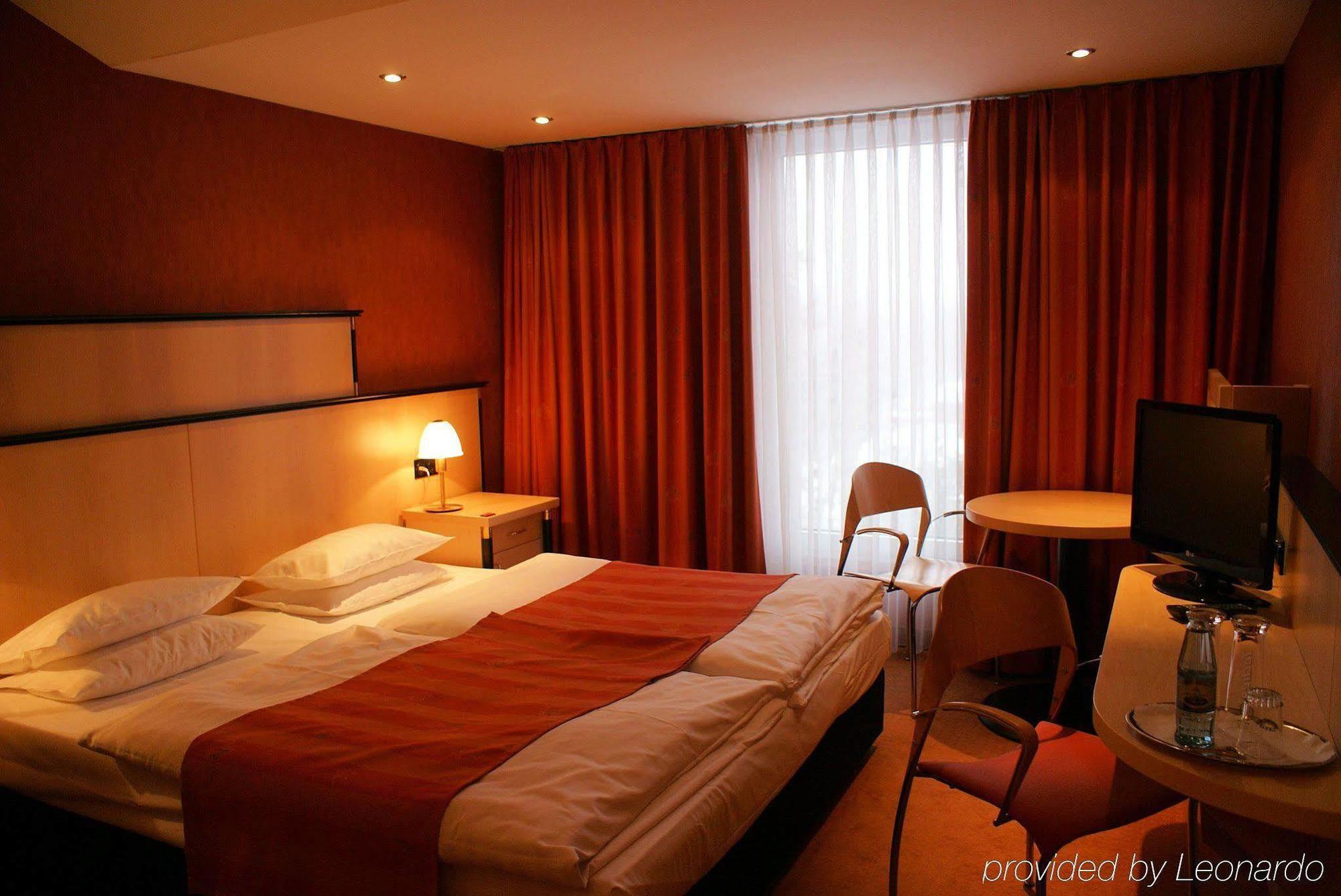 Arvena Messe Hotel Нюрнберг Екстер'єр фото